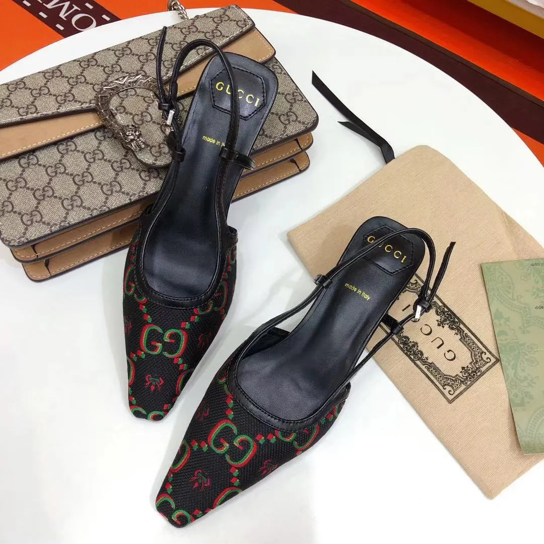 👟👟Ex-factory price 460👟👟 Gucci & Vintage 2025 spring new style second-hand original fabric/hot diamond mesh sandals, this series of sandals are so beautiful, you must buy them, Vintage things are like this, the longer they are, the more they taste👍🏻They are very elegant on the feet. Upper: Original Logo fabric Foot pads: Sheepskin Heel height: 4.5cm Sole: Genuine leather outsole Size: 34-41 (40 and 41 custom-made, non-refundable and non-exchangeable, with full set of packaging)